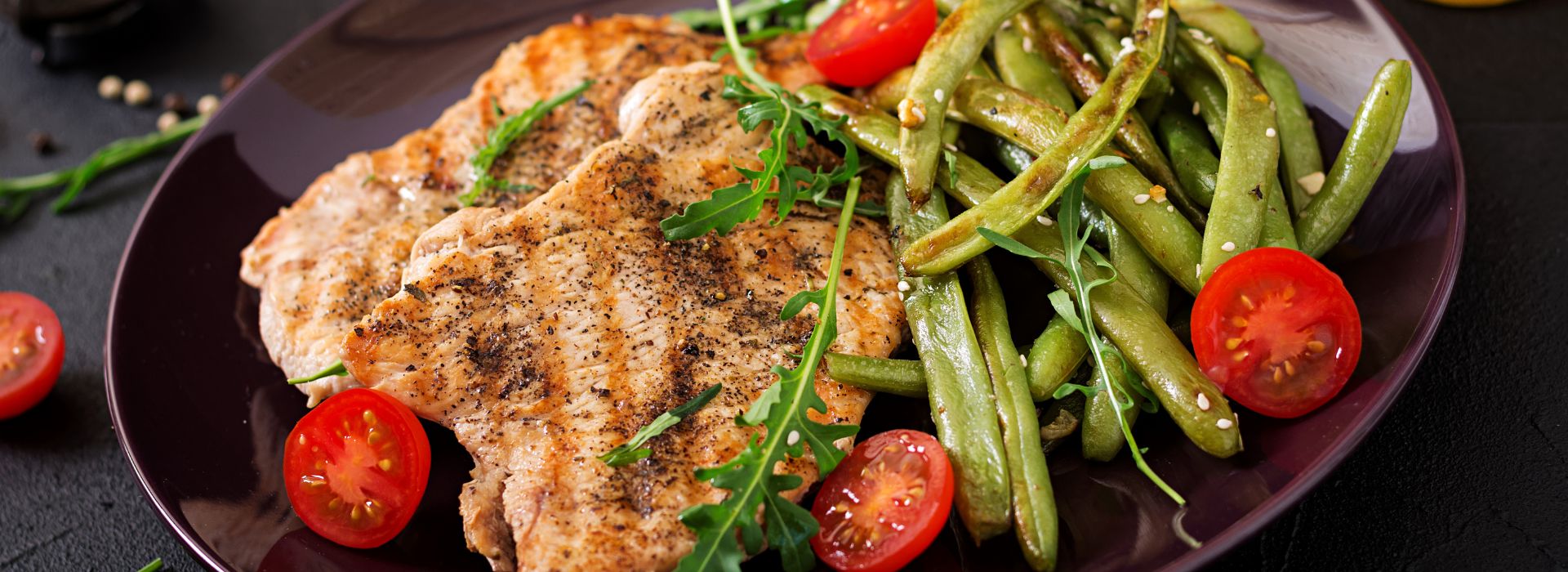 Plate with grilled chicken and vegetables